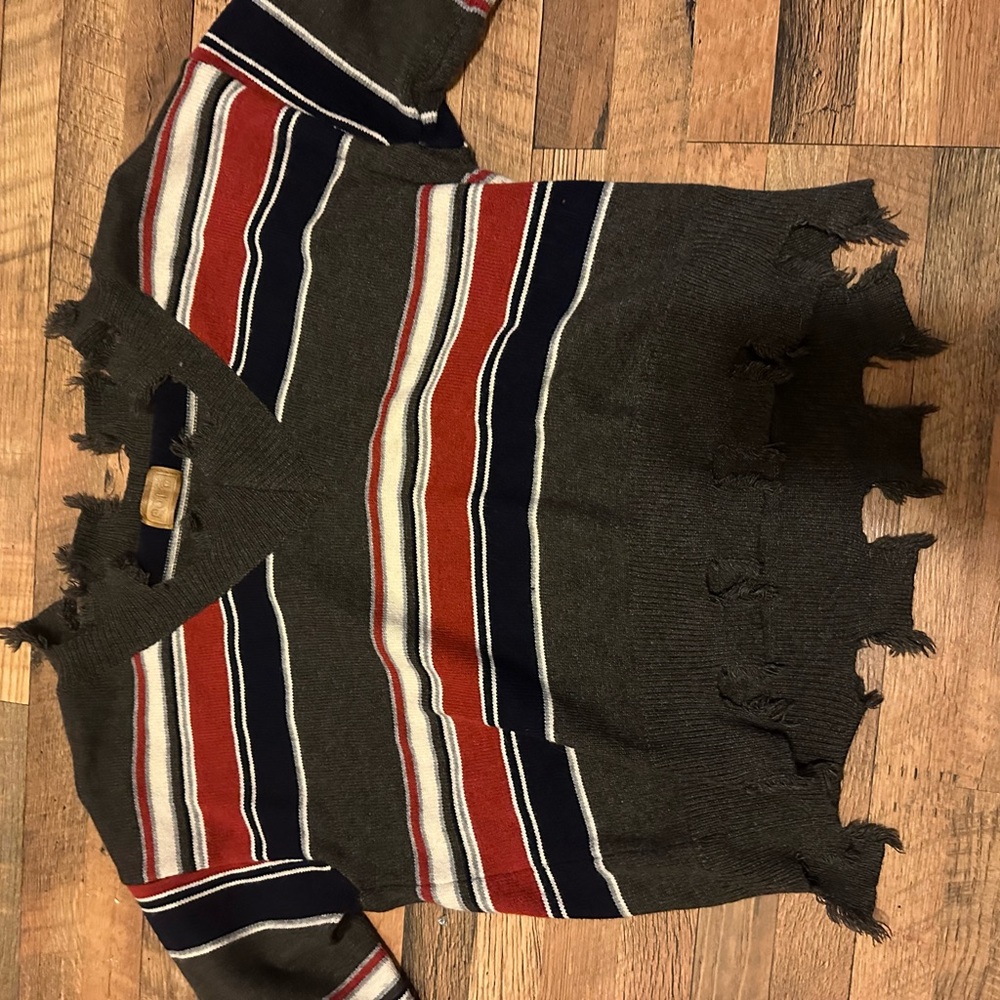super cute sweater! excellent condition.